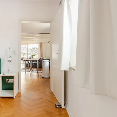Klimatisierte Mit Grosser Terrasse Apartment